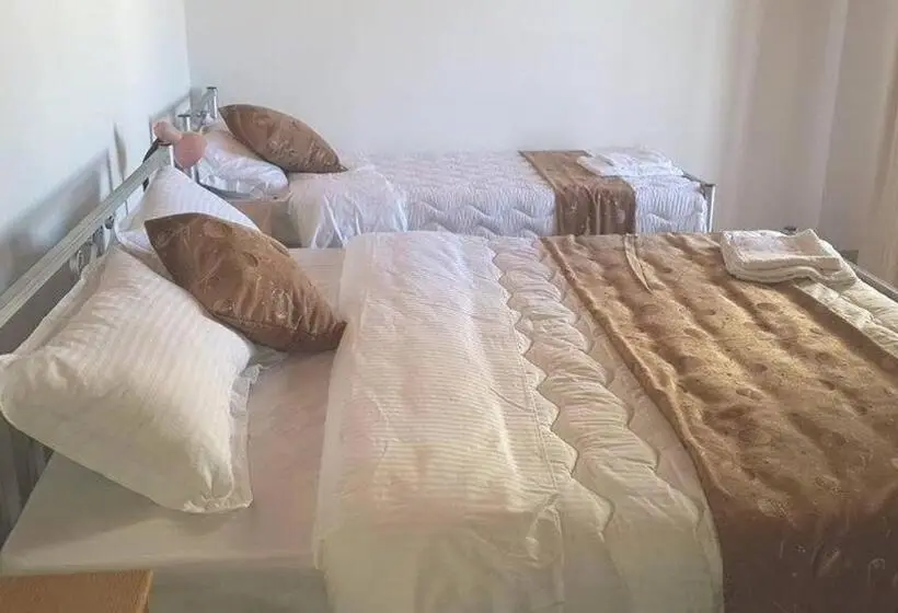اتاق استاندارد سه نفره, Pilgrim S Guest House