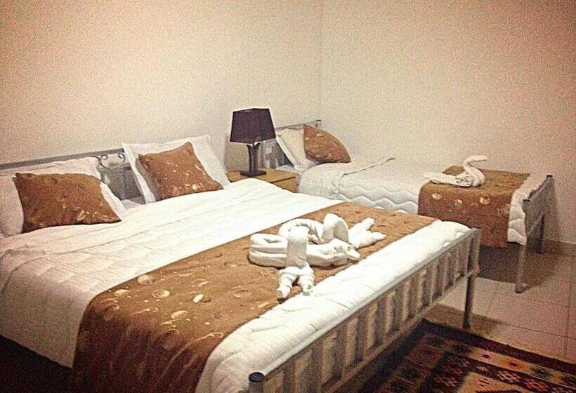 اتاق استاندارد سه نفره, Pilgrim S Guest House