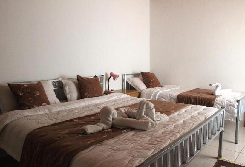 اتاق استاندارد سه نفره, Pilgrim S Guest House