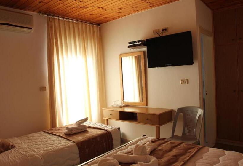 اتاق استاندارد سه نفره, Pilgrim S Guest House