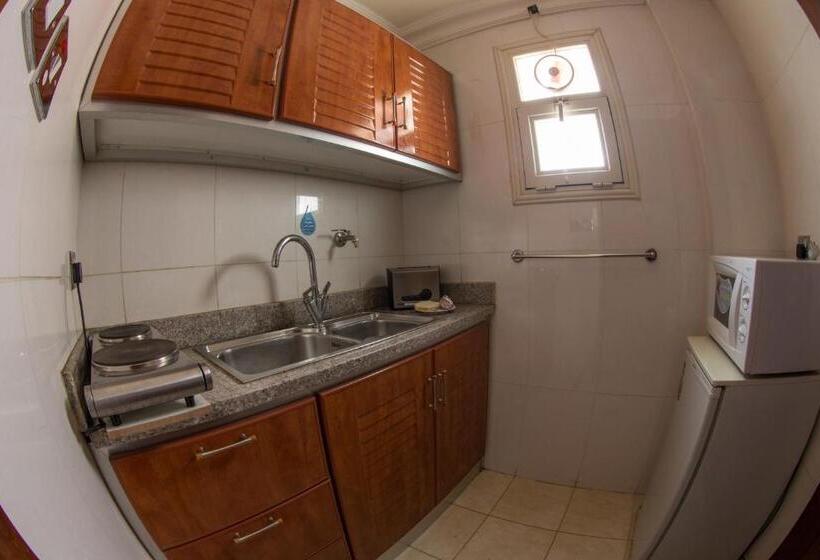 استودیوی استاندارد, Sara Plaza