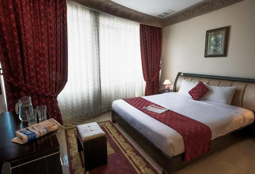 سوئیت رویال, Sara Plaza