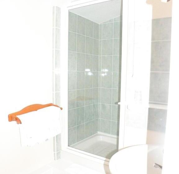 标准单人间, Hartland Quay