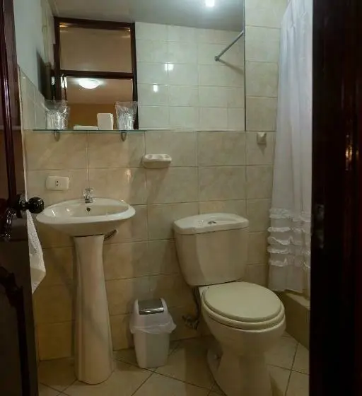 اتاق استاندارد سه نفره, Yucay Plaza Inn