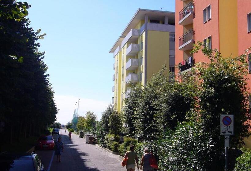 Апартаменты 3 Спальни, Appartamenti Aurora