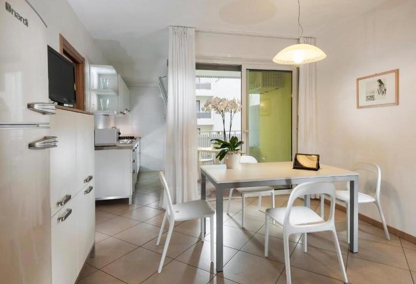 Апартаменты 2 Спальни Вид на Море, Appartamenti Aurora