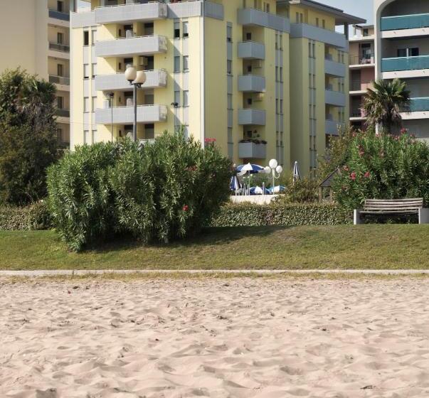 Апартаменты 2 Спальни Вид на Море, Appartamenti Aurora