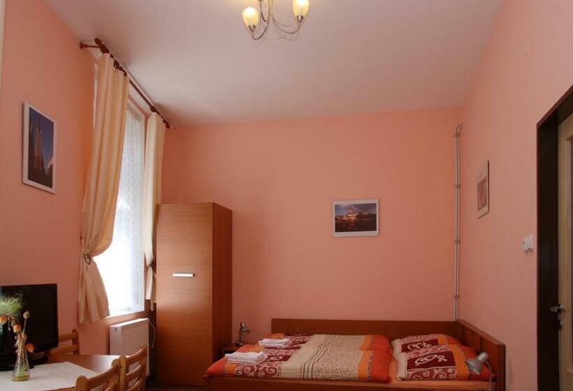 חדר סטנדרט לשלושה, Penzion česká Koruna