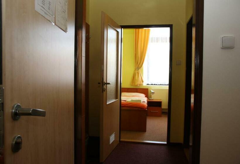 חדר סטנדרט לשלושה, Penzion česká Koruna