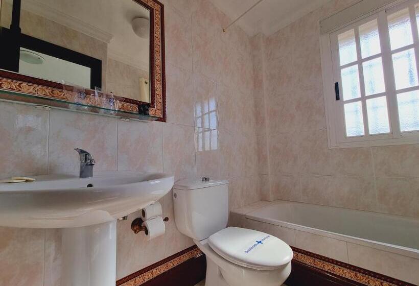 バルコニー付きスタンダードトリプルルーム, Victoria