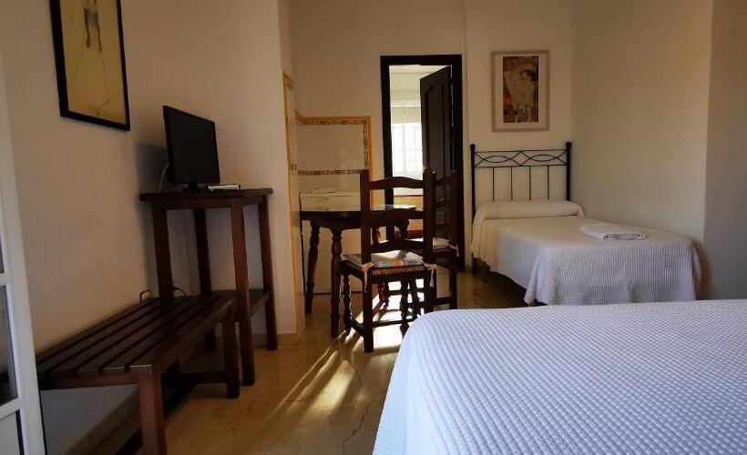 バルコニー付きスタンダードトリプルルーム, Victoria