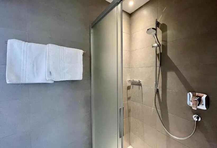 Superior Kolmen Hengen Huone, Transit Rooms Your Stopover
