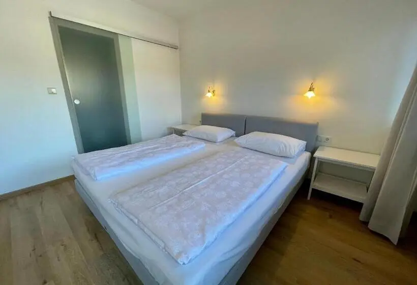 Classic Kolmen Hengen Huone, Transit Rooms Your Stopover