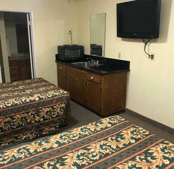 غرفة قياسية رباعية, Hacienda Motel