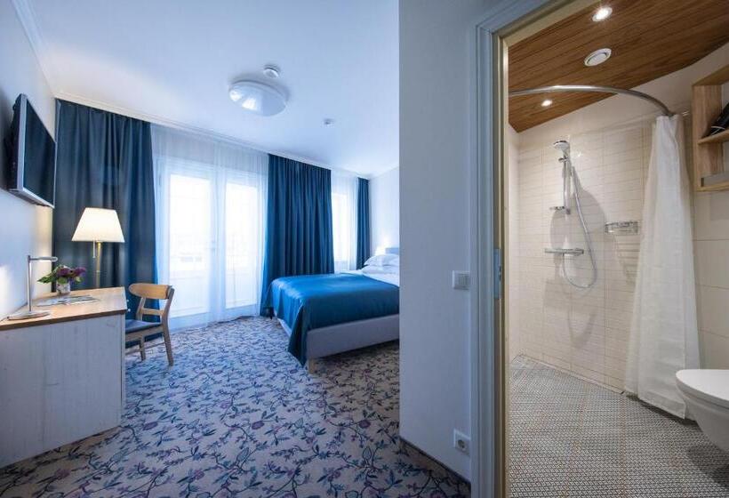 اتاق لوکس با بالکن, Aasa Külalistemaja