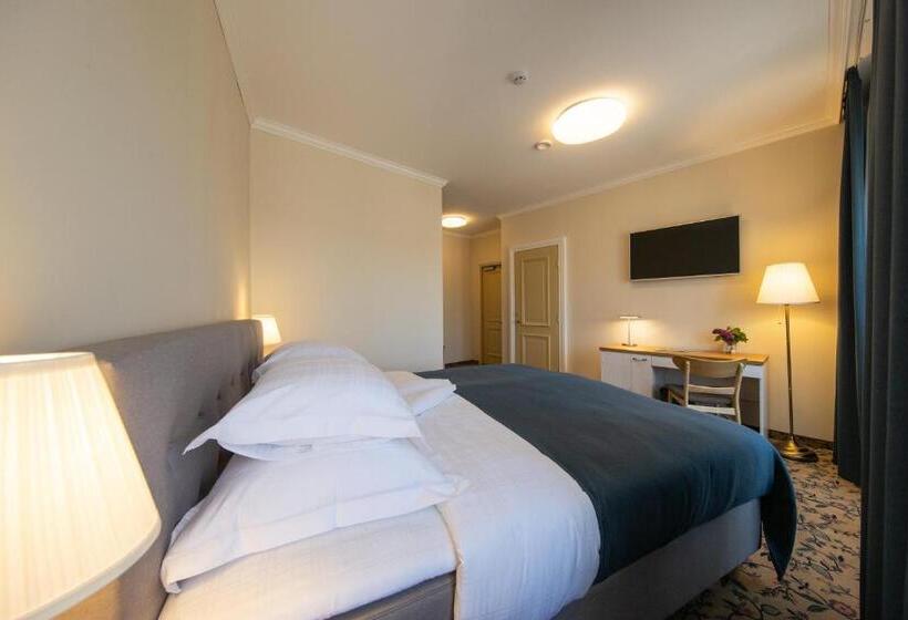 اتاق لوکس با بالکن, Aasa Külalistemaja