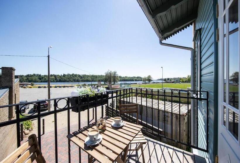 اتاق لوکس با بالکن, Aasa Külalistemaja