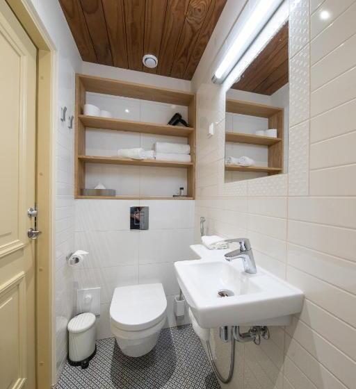 اتاق لوکس, Aasa Külalistemaja