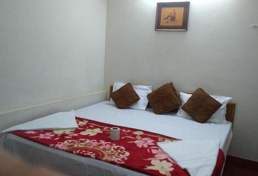اتاق لوکس, Gajanand Guest House