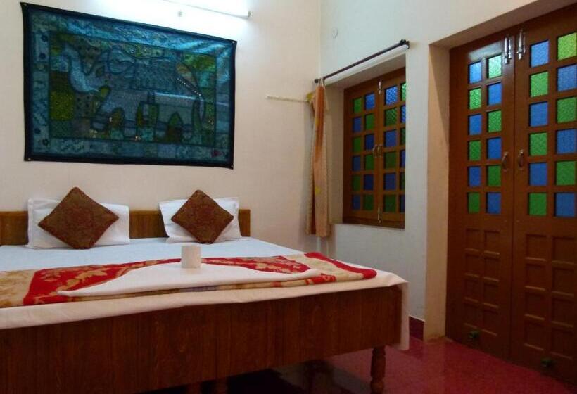 اتاق لوکس, Gajanand Guest House