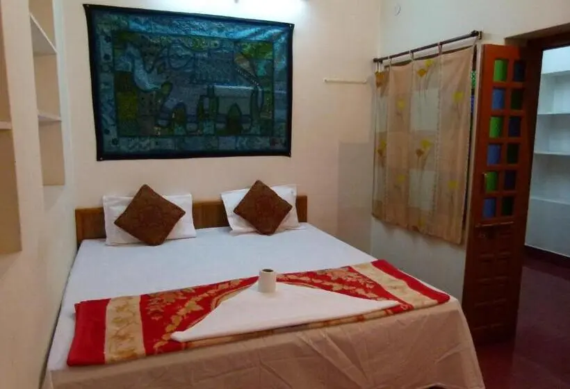 スタンダードルーム, Gajanand Guest House
