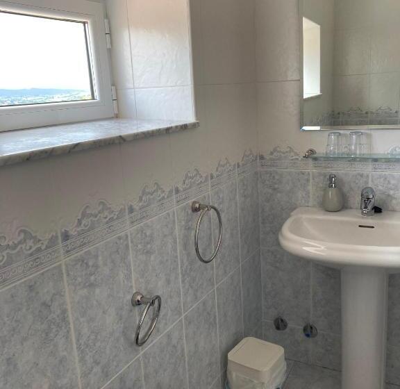 Номер Стандарт с Балконом, Hostal La Concha