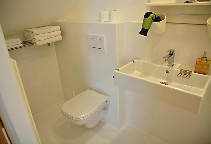 اتاق استاندارد سه نفره, Wellness Vila Bohemia