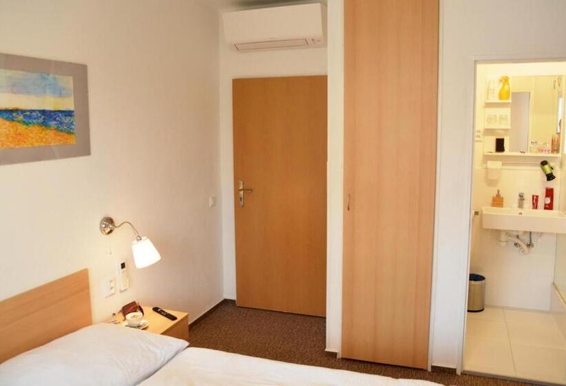 اتاق استاندارد با چشم‌انداز باغ, Wellness Vila Bohemia