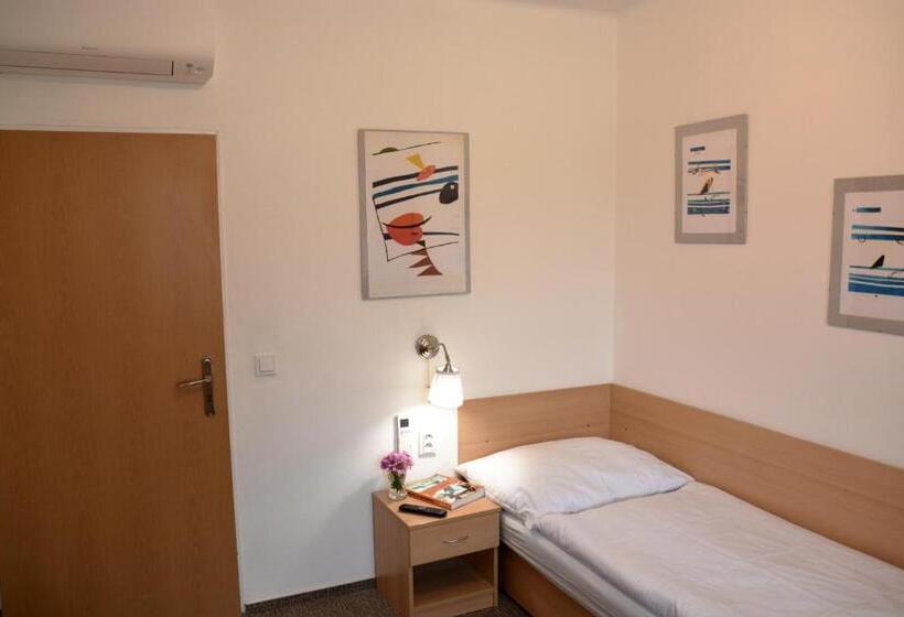 اتاق یک تخته با چشم‌انداز باغ, Wellness Vila Bohemia