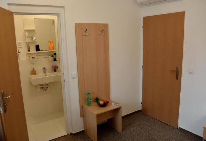 اتاق یک تخته با چشم‌انداز باغ, Wellness Vila Bohemia