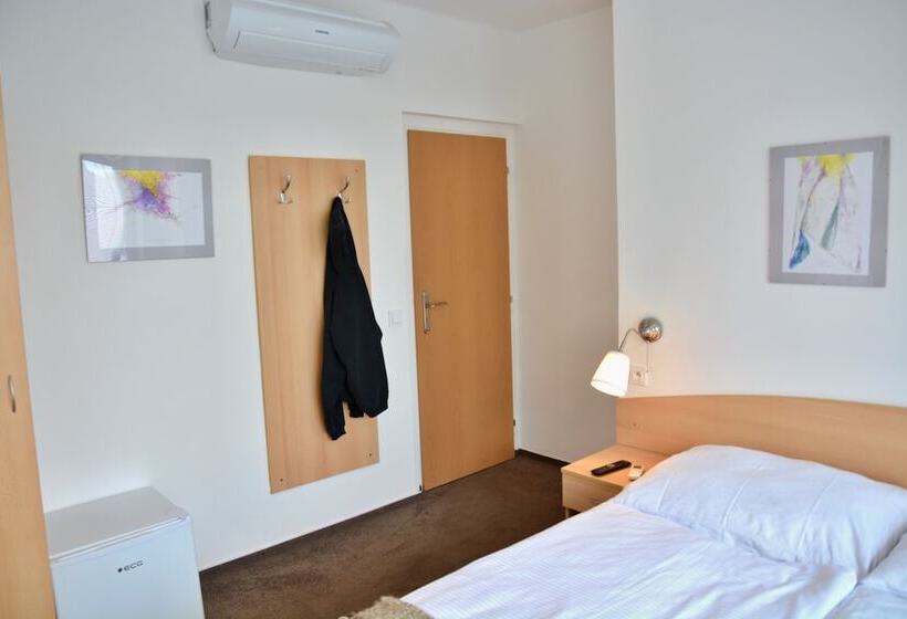 اتاق استاندارد سه نفره, Wellness Vila Bohemia