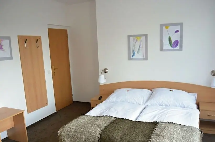 اتاق استاندارد سه نفره, Wellness Vila Bohemia