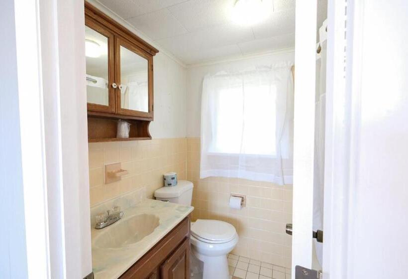 غرفة قياسية, The Janmere Motel