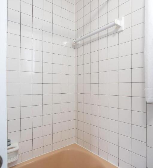 غرفة ديلوكس, The Janmere Motel