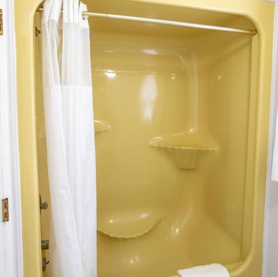 غرفة قياسية, The Janmere Motel