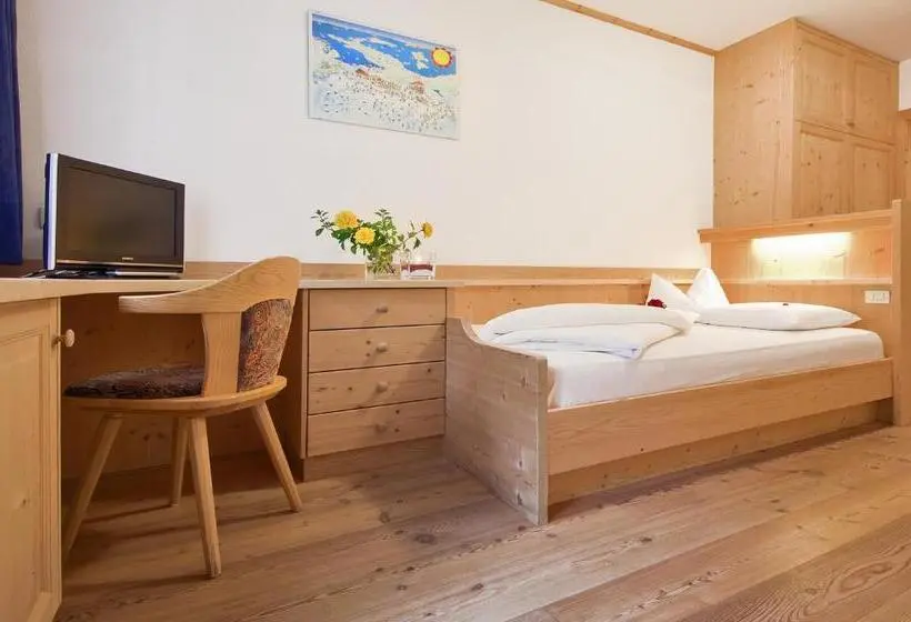 Standard Yhden Hengen Huone, Garni Cristin & Dep Antina