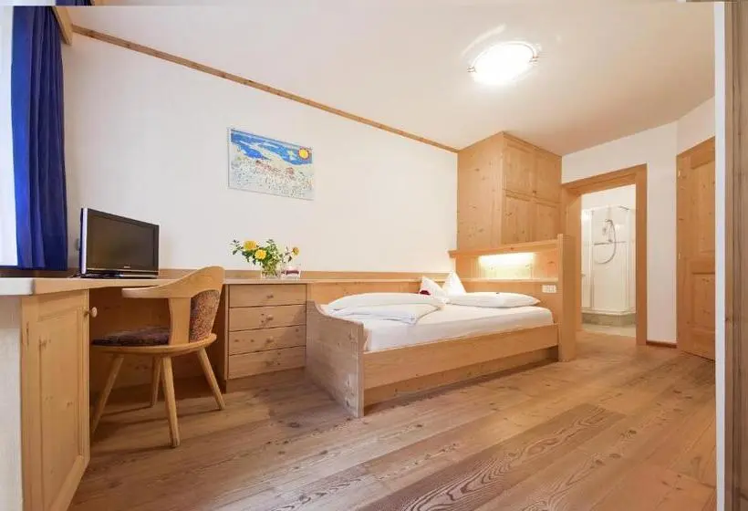 Standard Yhden Hengen Huone, Garni Cristin & Dep Antina
