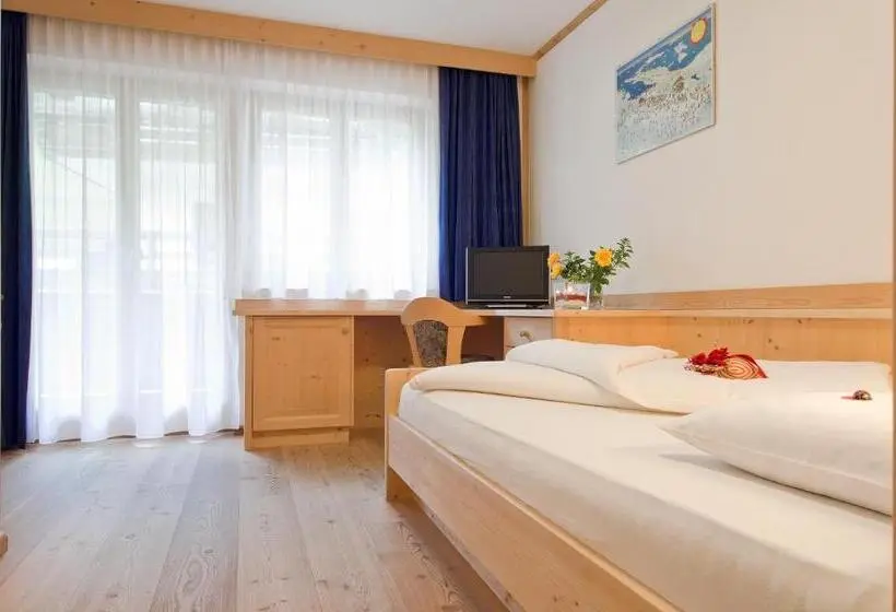 Standard Yhden Hengen Huone, Garni Cristin & Dep Antina