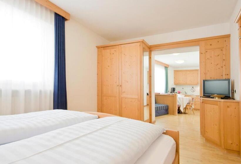 스탠다드 스튜디오 (테라스구비), Garni Cristin & Dep Antina