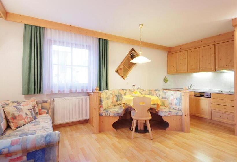 스탠다드 스튜디오 (테라스구비), Garni Cristin & Dep Antina