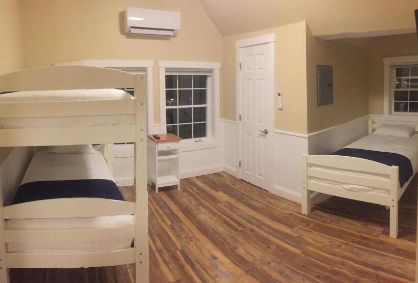 家庭间, The Beachwood