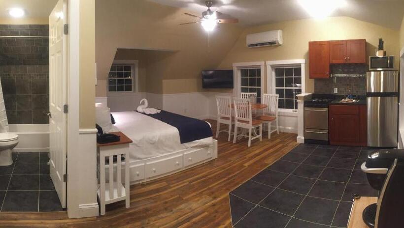 家庭间, The Beachwood