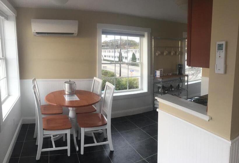 家庭套房, The Beachwood