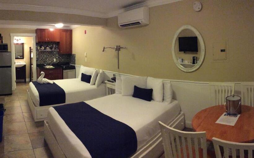 标准间内部标间, The Beachwood