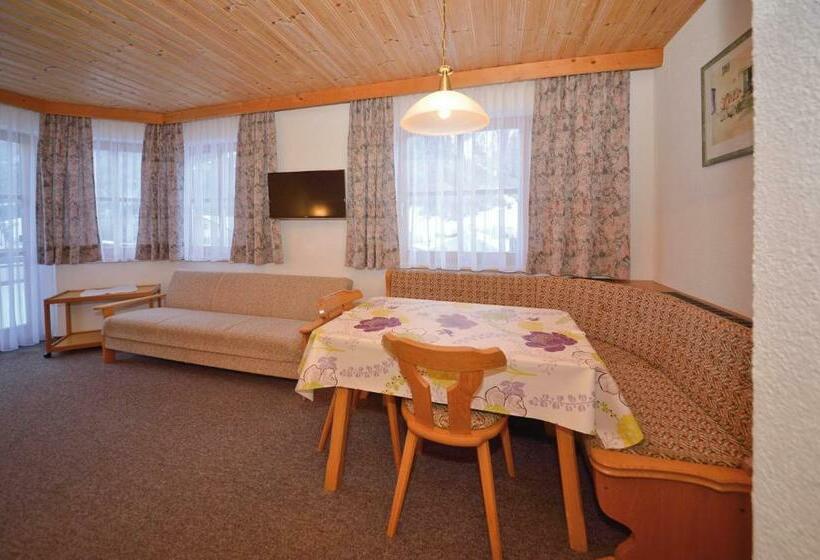 إستوديو قياسى مزودة بتراس, Apart Lukas