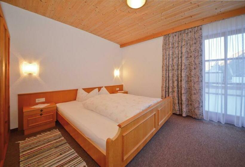 إستوديو قياسى مزودة بتراس, Apart Lukas