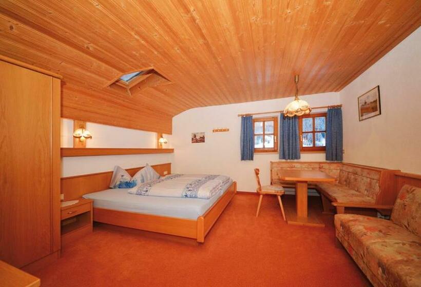 شقة غرفة واحدة, Apart Lukas