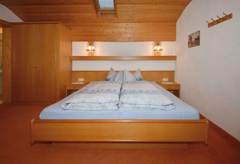 شقة غرفة واحدة, Apart Lukas