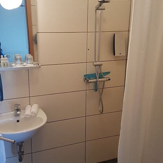اتاق استاندارد با سرویس بهداشتی مشترک, Guesthouse Vellir