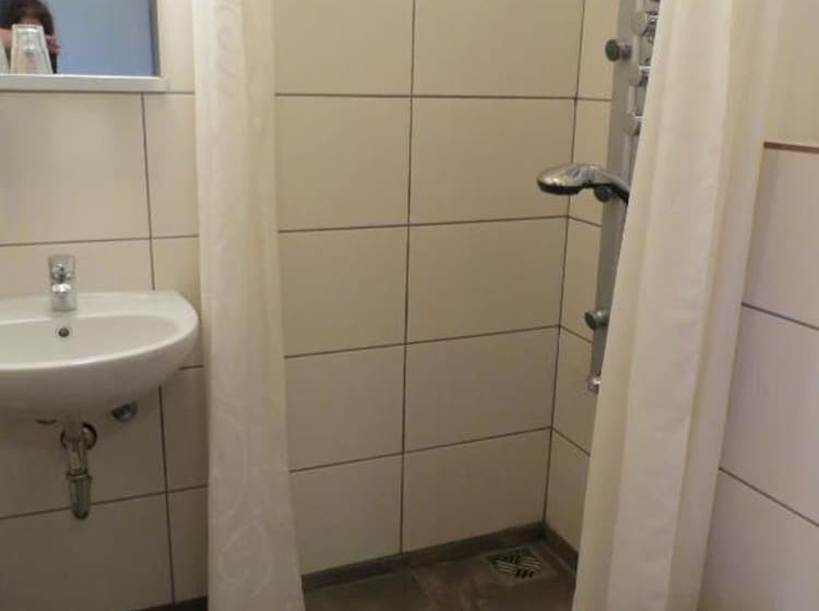 اتاق استاندارد سه نفره, Guesthouse Vellir